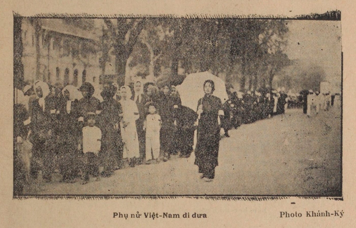 Phụ nữ Việt Nam trong đám tang Phan Châu Trinh
